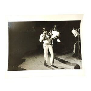 Elvis Presley Glossy 8x10 Photo Panda Bear 1970s Jumpsuit Chicago Daily News